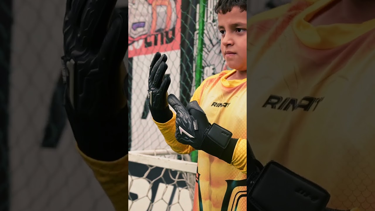 El Fénix Eternal Prime redefine lo que significa controlar el arco. 🧤⚽🐦‍🔥🥅 
