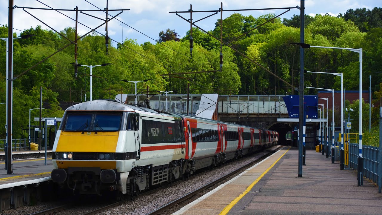 Trains at Hadley wood 28/5/19 ECML