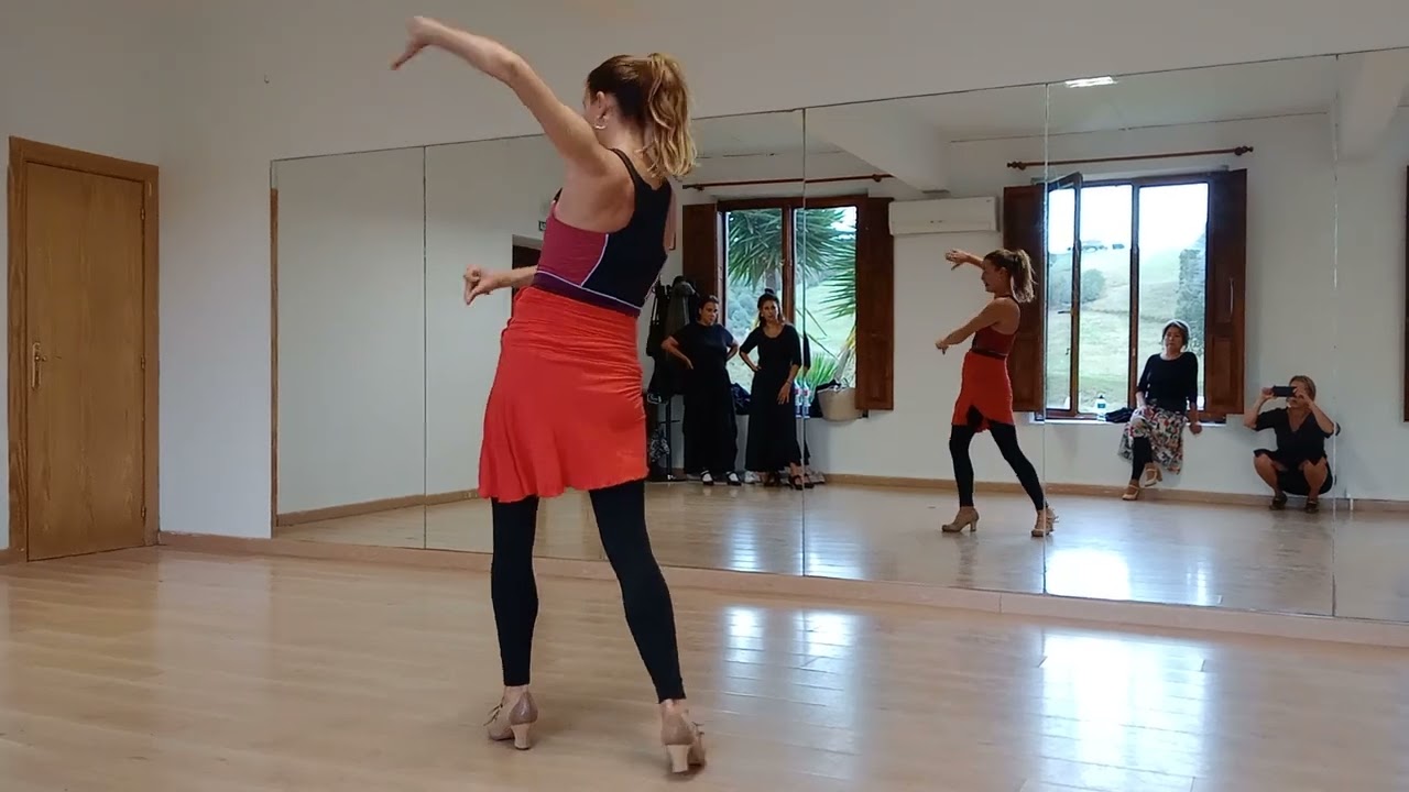 Flamenco escobilla( trabajo de pies) y marcaje a 12 tiempos 