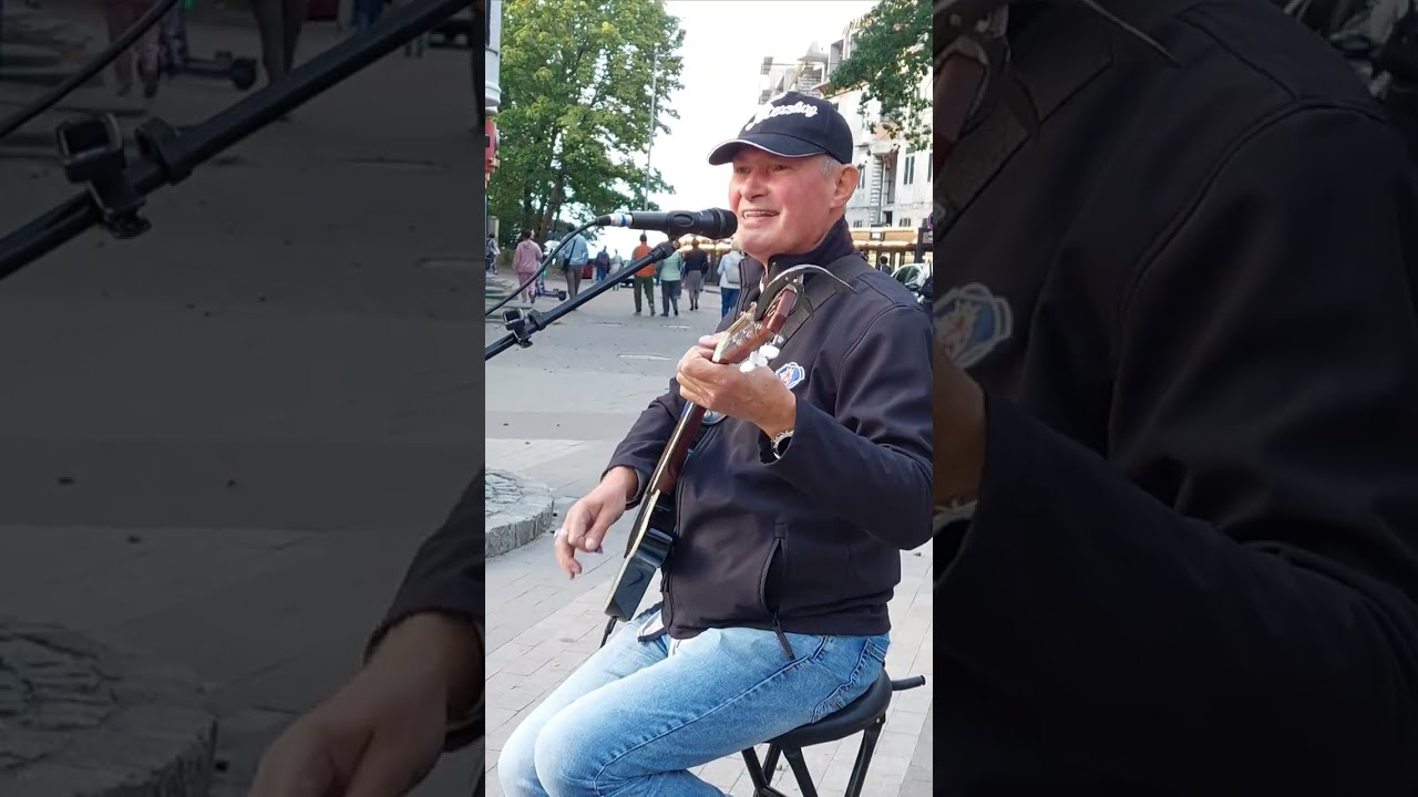 Жизнь играет с нами в прятки# Антонов #cover #уличныемузыканты #гитара