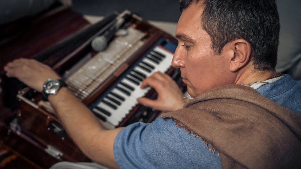Shishtakrit Das — Kirtan | Kyiv temple, 2016