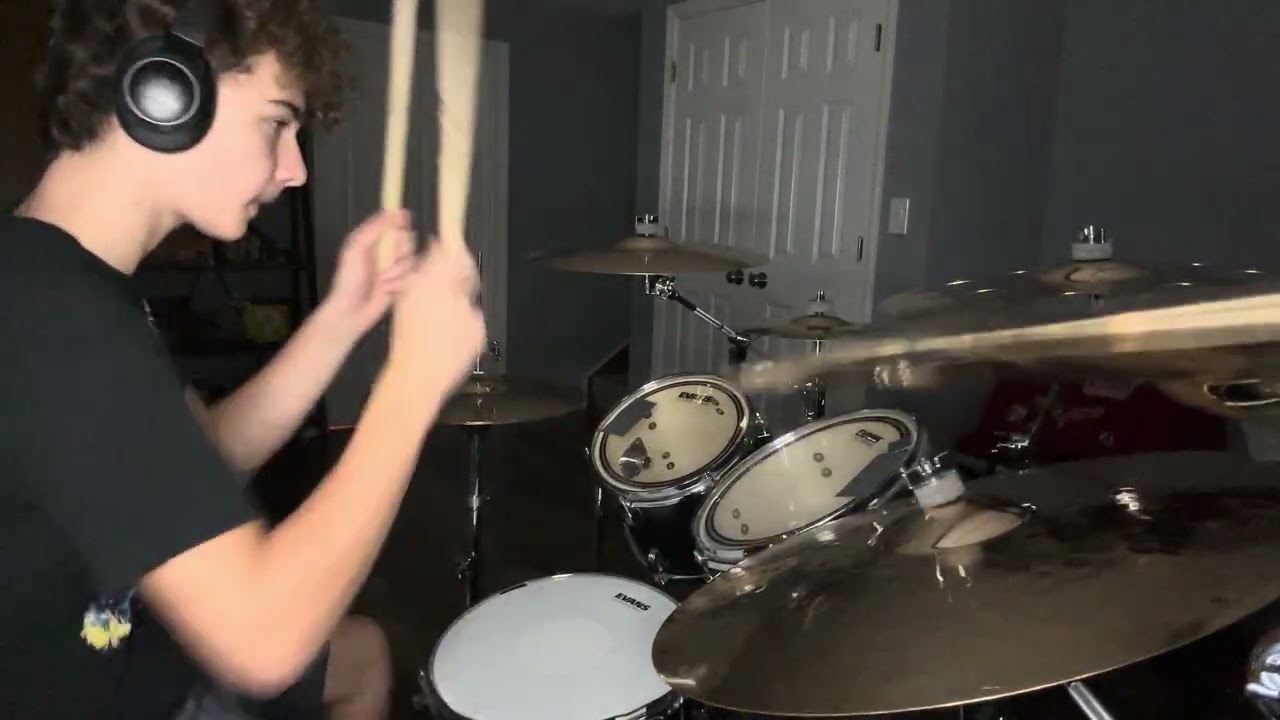 13 yo Classic heavy metal drumming. No triggers and no cheating. #heavymetal