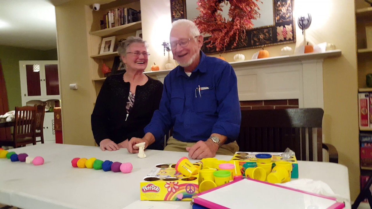 Thanksgiving part 2 play-doh sculptionary Mom & Dad 