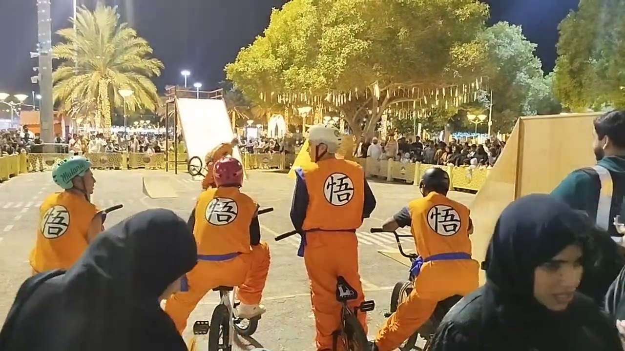 Muscat night amerat Naruto bike (cycling) show