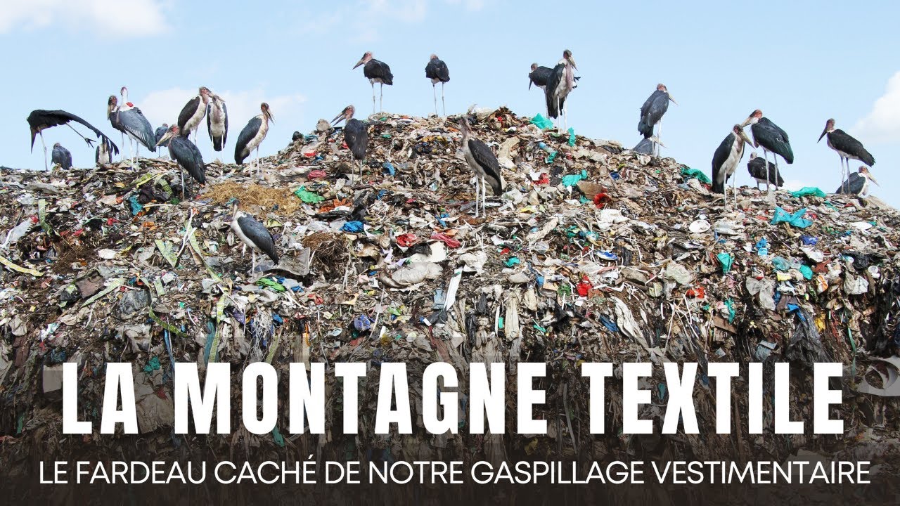 LA MONTAGNE TEXTILE - LE FARDEAU CACHÉ DE NOTRE GASPILLAGE VESTIMENTAIRE