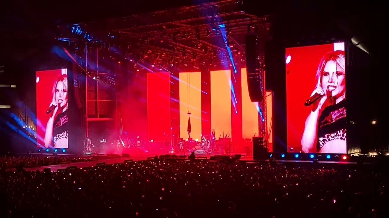 MOTLEY CRUE CHILE INTRO + WILD SIDE + SHOUT AT THE DEVIL