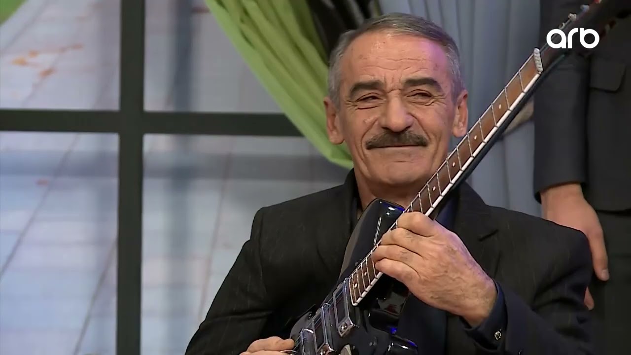 Xəbər ətər | Rəhman Məmmədlidən möhtəşəm gitarada ifa