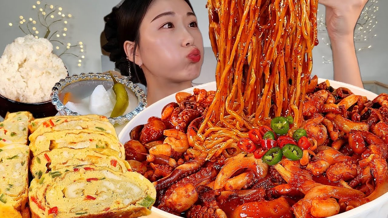 ASMR 밥도둑이죠٩(ˊᗜˋ)و 낙지볶음칼국수 계란말이 동치미 밥 리얼먹방 :) Stir-fried octopus MUKBANG
