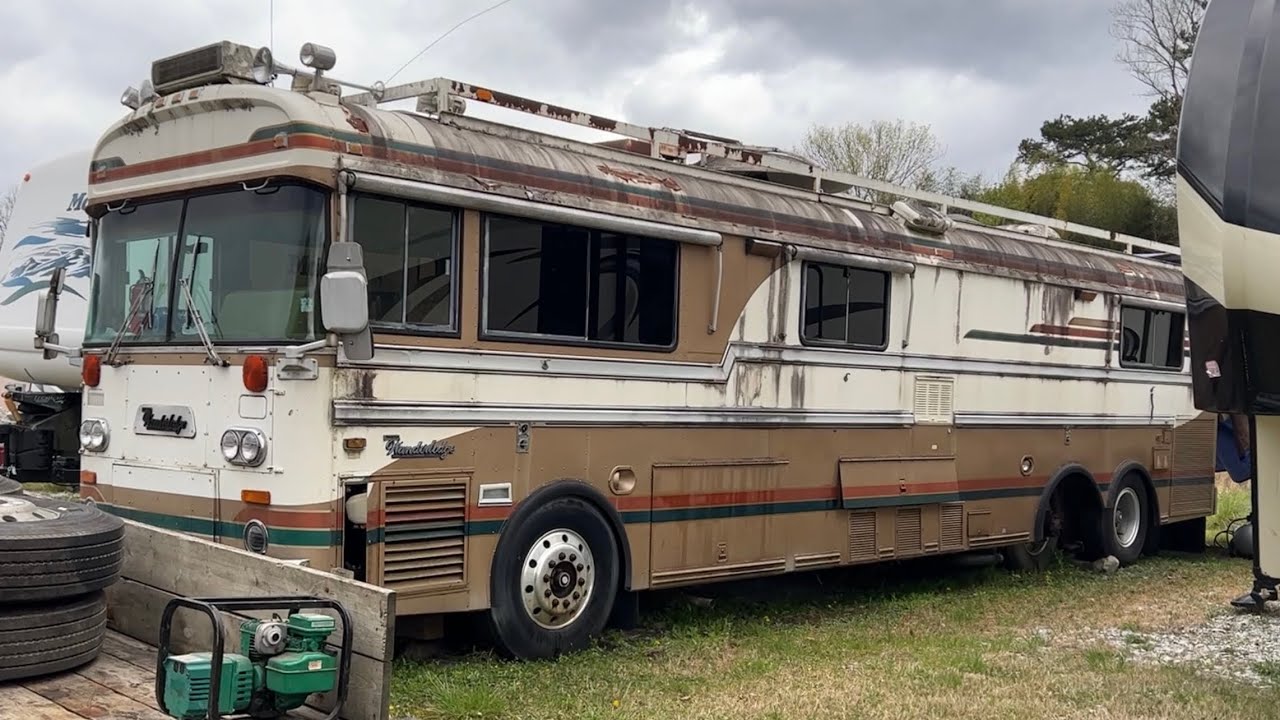 Will it start? Detroit diesel 6v92TA. Wanderlodge RV 1st start