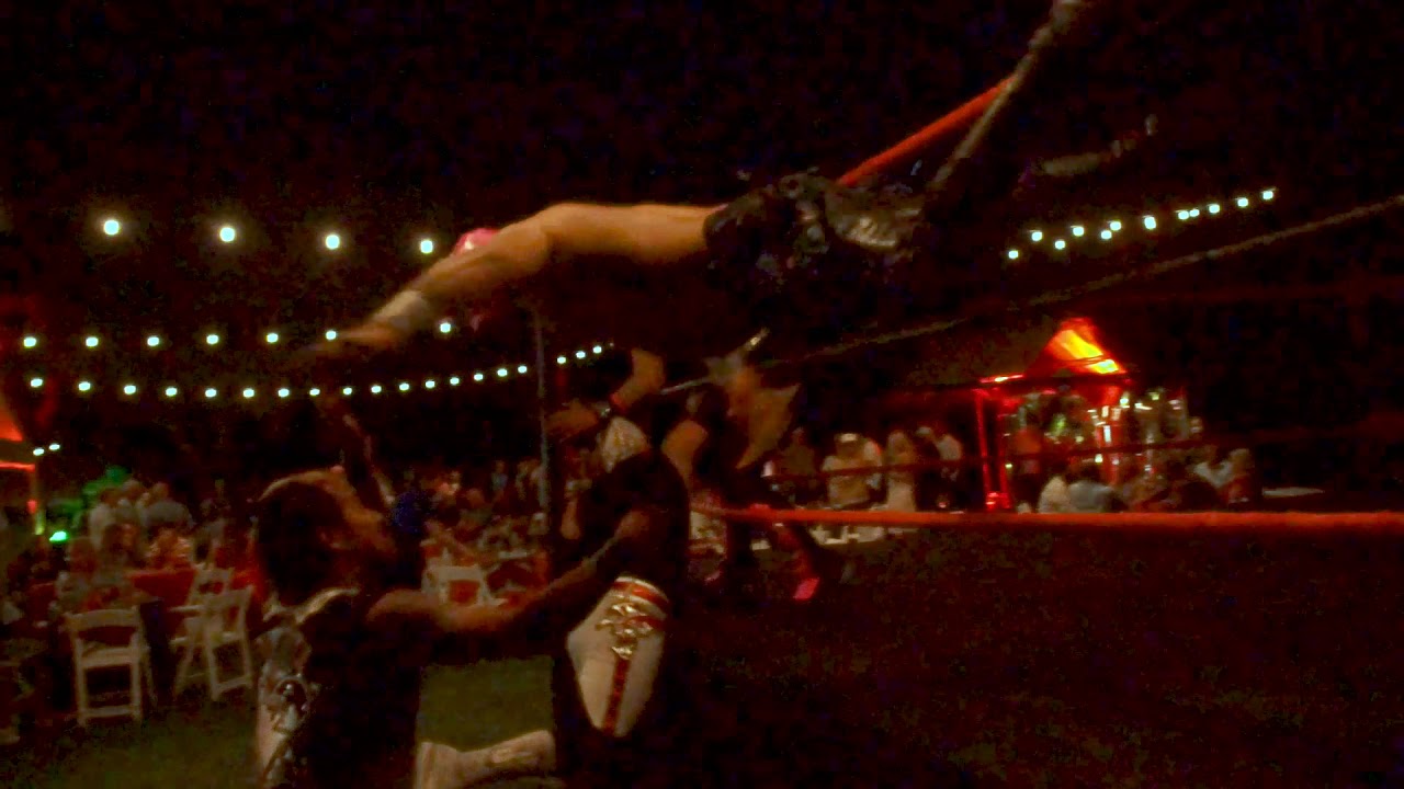 The Crew  Muerte Infernal and Helio Guerra vs El Rayo and Sin Ley