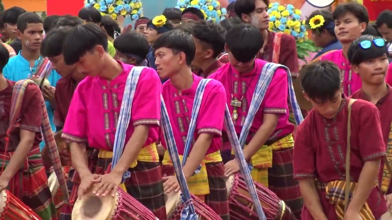 ฉลองอายุวัฒนะมงคล พระปลัดอภิสิทธิ์ ธมฺมวุฒฺโฑ กลองยาวกว่า200ใบ
