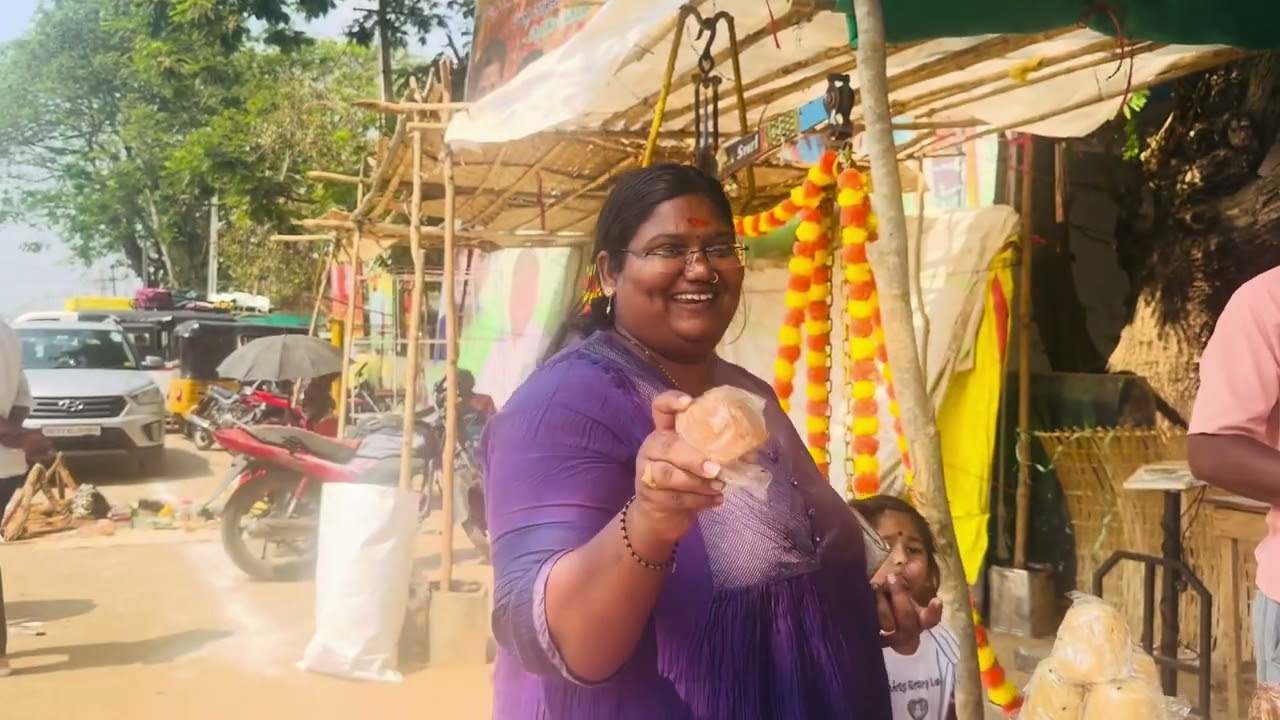 సమ్మక్క సారలమ్మ మా పాప కి నిలువెత్తూ బంగారం సమర్పించము
