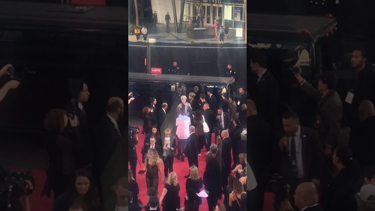 Bts arriving at the red carpet at Amas 2017