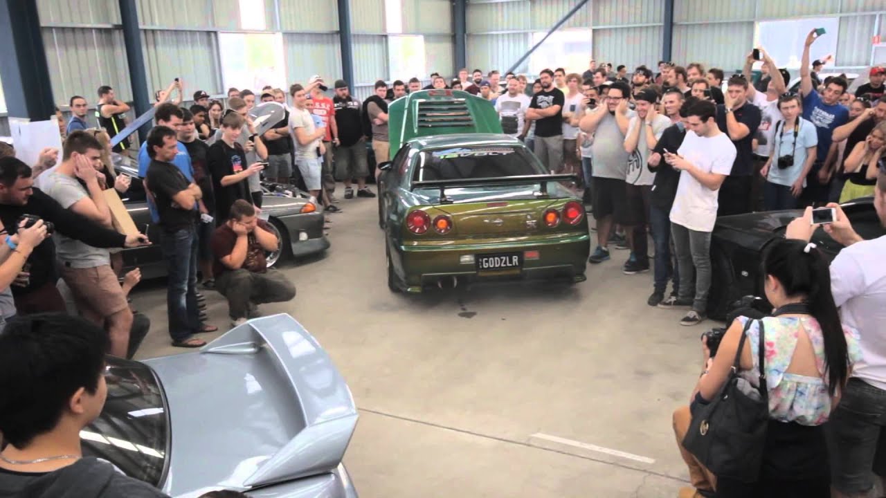 R34 GTR on the 2 step