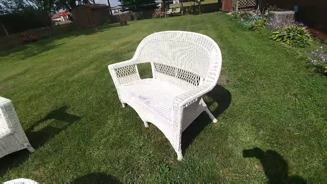 Project of the Day: Painting Wicker Furniture Day 1