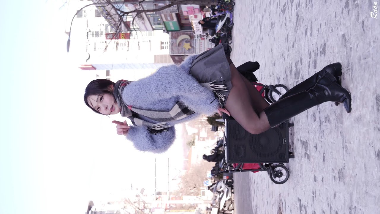 댄스팀 클락 '정인'（CLOCK） 'Spicy' ◎250208 신촌 버스킹 피벗캠 by Raon