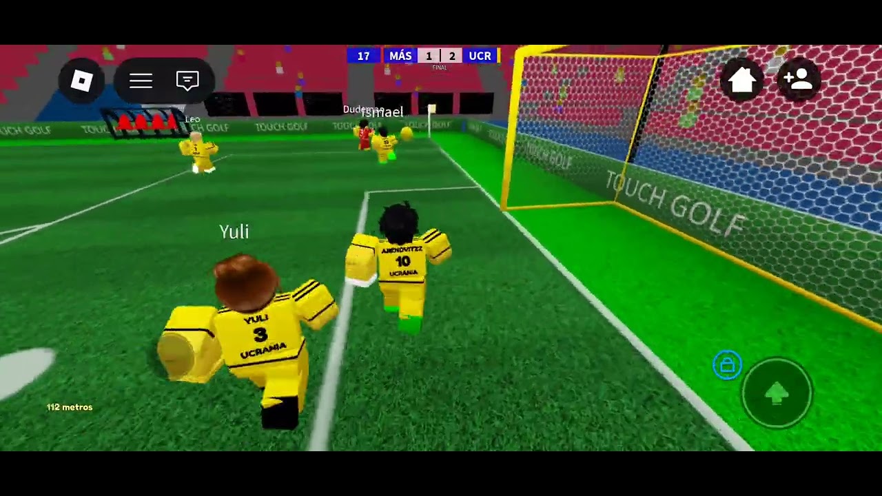 Jajaja jugando toque de futbol en Roblox jiji