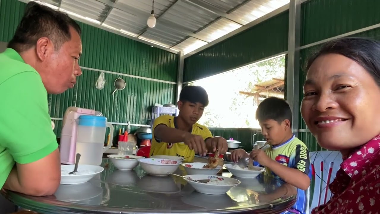 ទៅលេងវាលភ្នំតូច Go to the small mountain field.