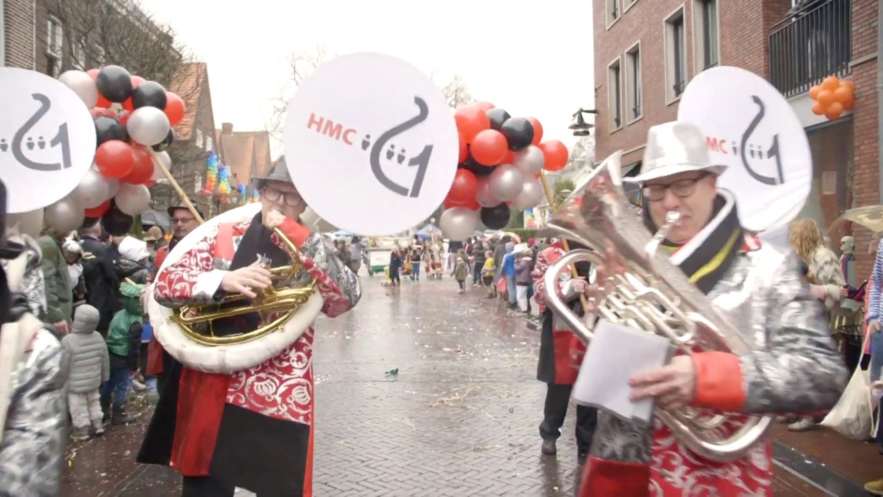 Helmonds Muziek Corps in de optocht