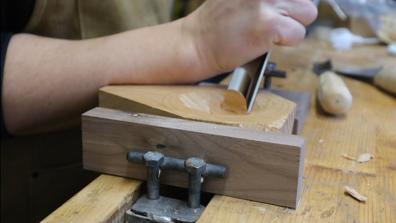 Sharp steel on cherry wood – no talking