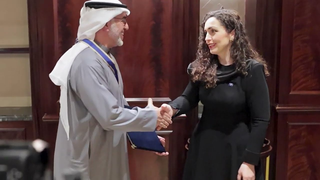 رئيسة كوسوفو تمنح الهلال الأحمر الإماراتي وسام الاستحقاق الرئاسي