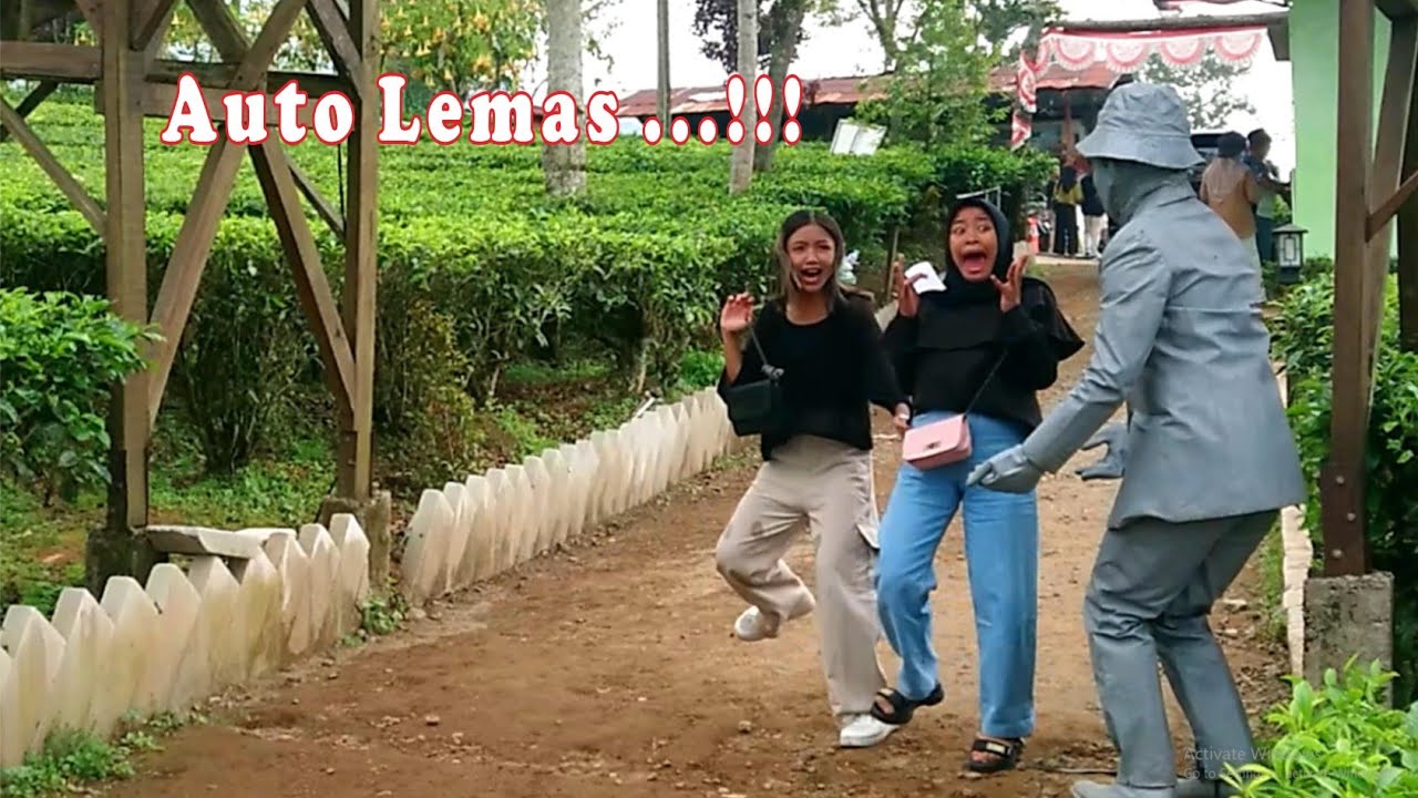 Pasti Ngakak Liat Ekspresi Dua Cewek ini ... || Human Statue Prank