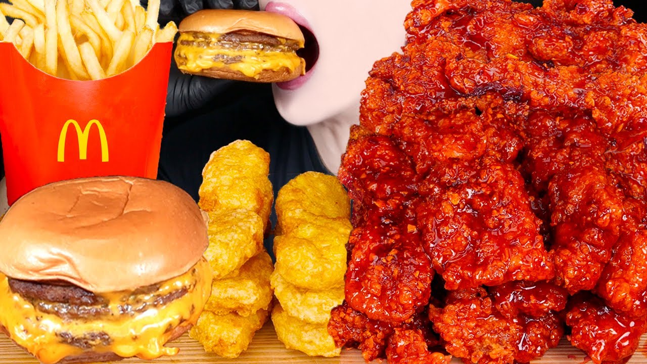 ASMR McDonald's CHEESEBURGERS KFC SPICY FRIED CHICKEN FIRE SAUCE MUKBANG 치킨 먹방 チキン 咀嚼音 EATING SOUNDS