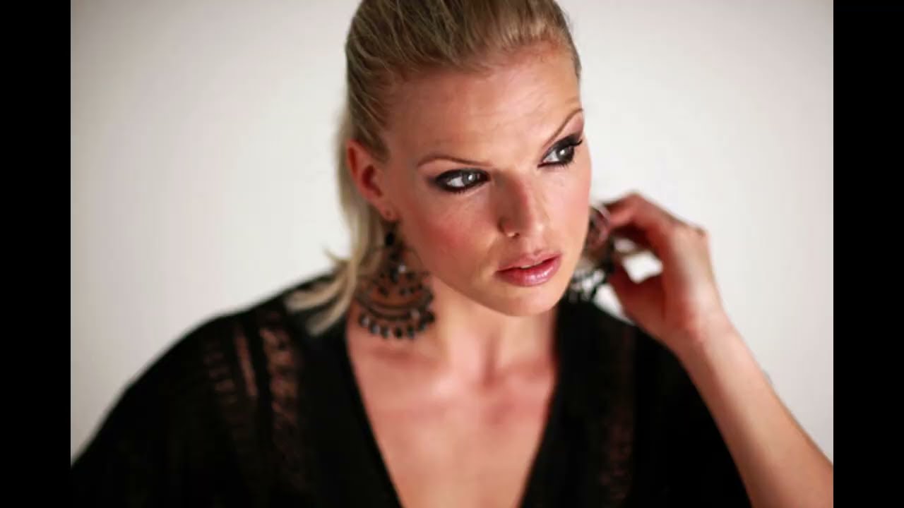 Powerzone feat  Miss Stéphanie  & M C  Q  – Give Up No More club edit 1996 Eurodance