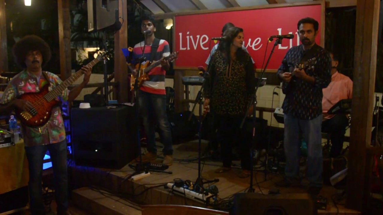 VERSATYLE (Goa) with some easy listening music! Live @ De Candolim Deck - Goa