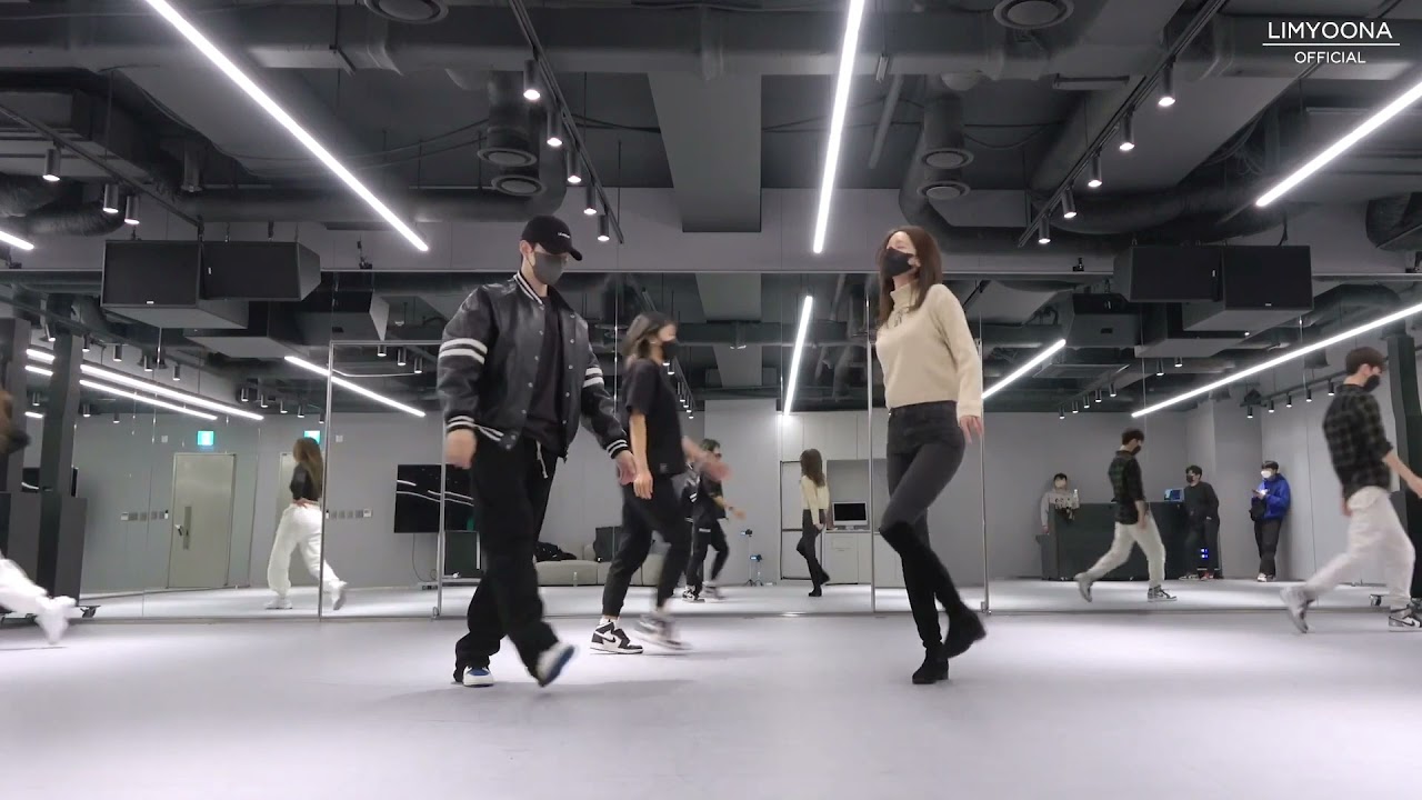YOONA & Junho - 'Se&ntilde;orita' dance practice video