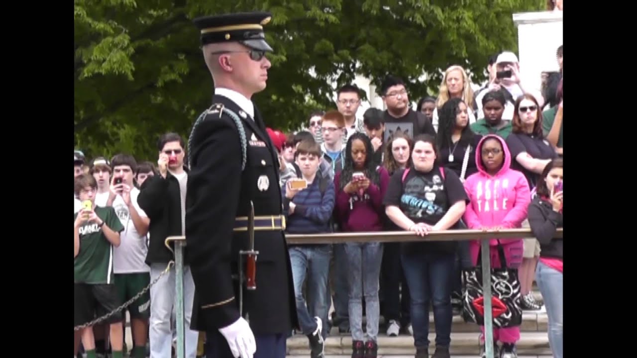 Raw video of Changing of the Guard at Tomb of the Unknown Soldier