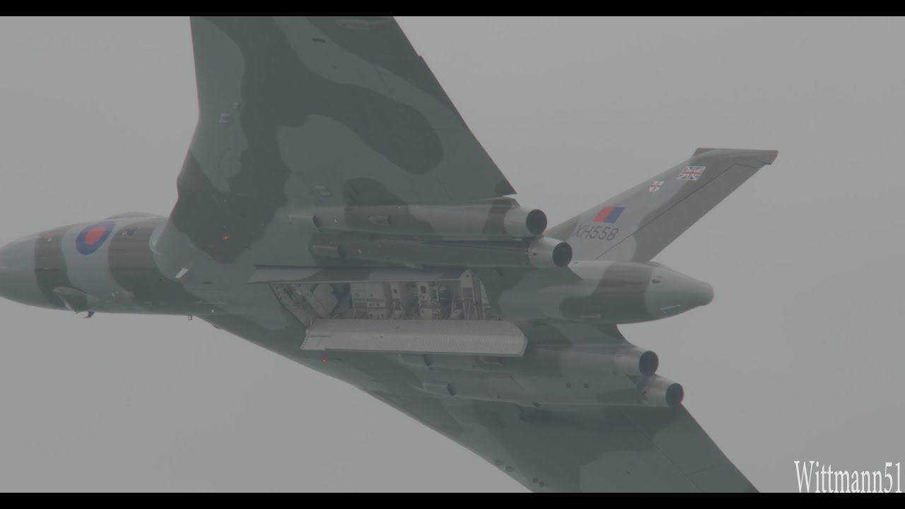 Eastbourne Airshow 2015 Airbourne - Royal Air Force Avro Vulcan Demo