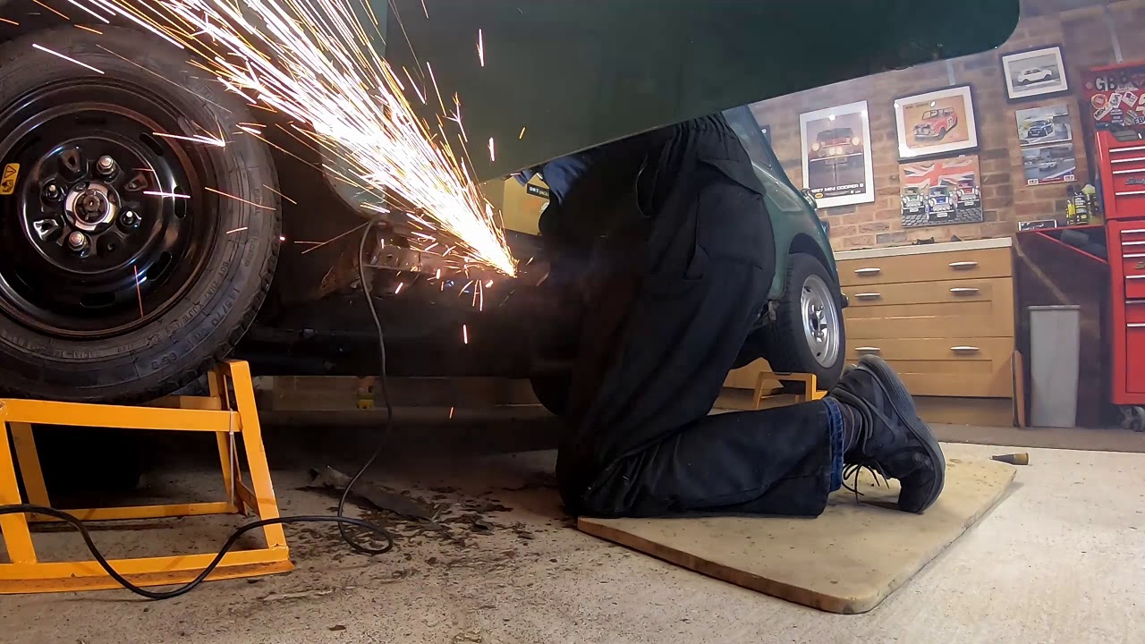 Classic Mini Workshop - Project Sprout Pt.20 N/S Outer Sill Removal