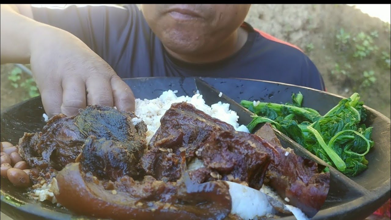 Eating Delicious Smoke Pork With Axone& Kholar |Northeast India|Khips Vlog...