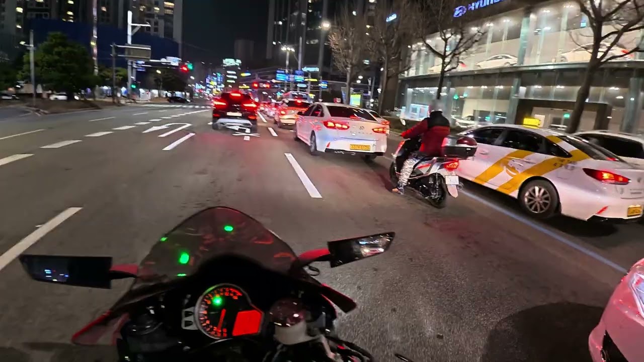 CBR 1000RR.Night Short Ride. Raw Akraphovic Exhaust sound.#busan #nightride #nepal 