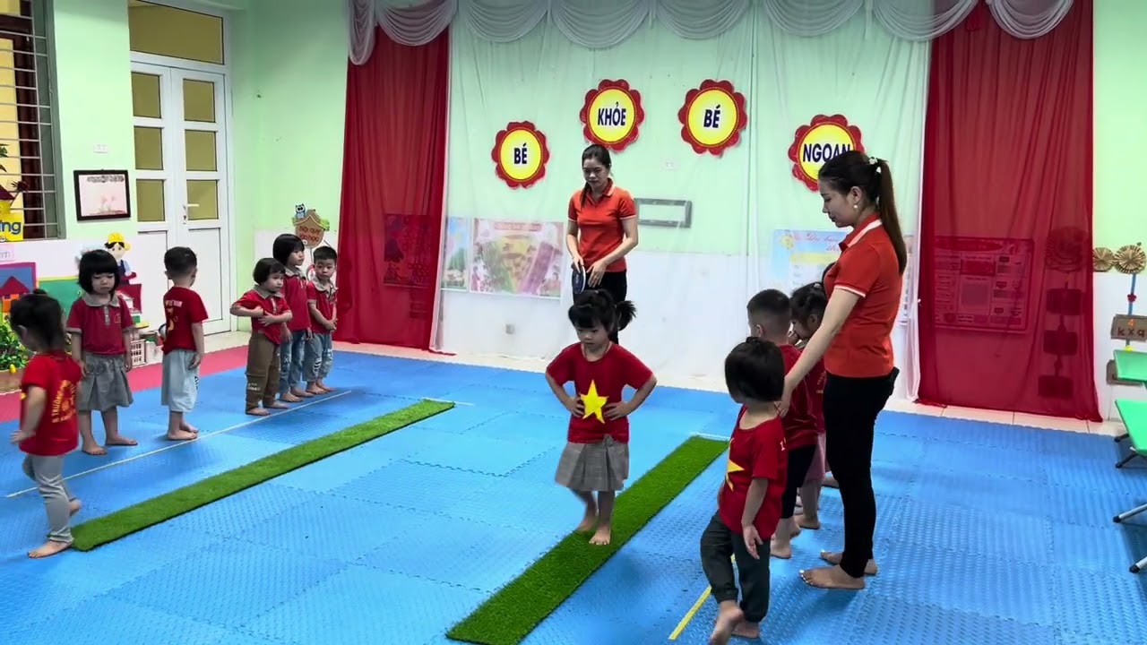 Hoạt động Thể dục “Đi trong đường hẹp” đối tượng trẻ 3-4 tuổi trường Mầm non Tân Mỹ - TP Bắc Giang