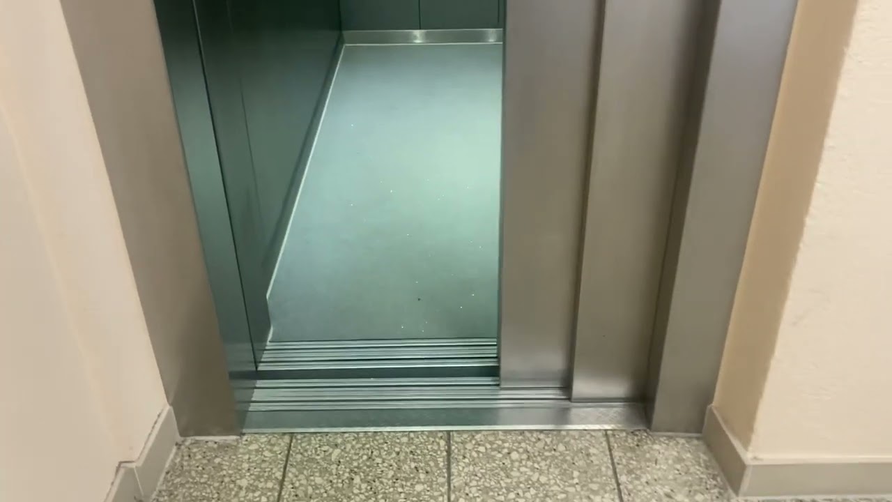 2012 Mod Brobeil Aufzug in einem Wohnhochhaus In Stuttgart