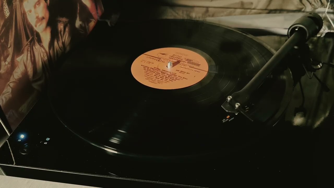 Queen - Another one bites the dust, pro-ject t1 phono sb , виниловый проигрыватель 