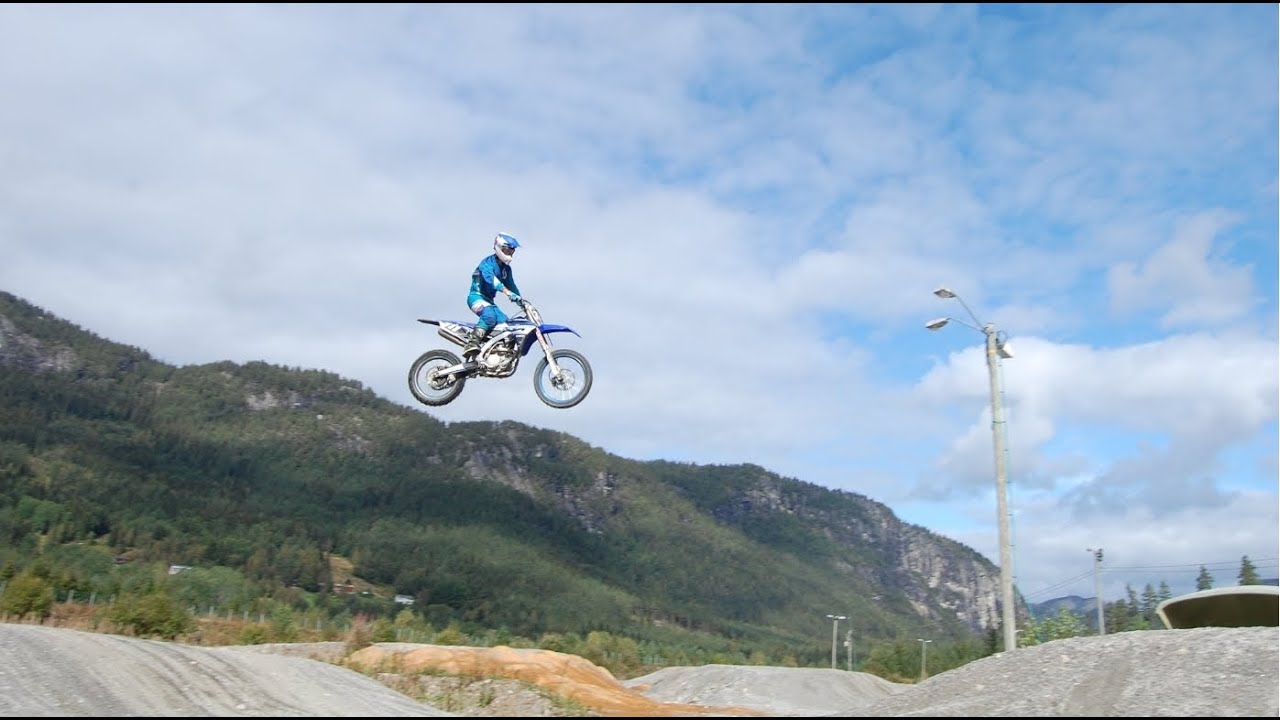 Steven Larsen Jumps a Van on his YZ250F | Motocross #2