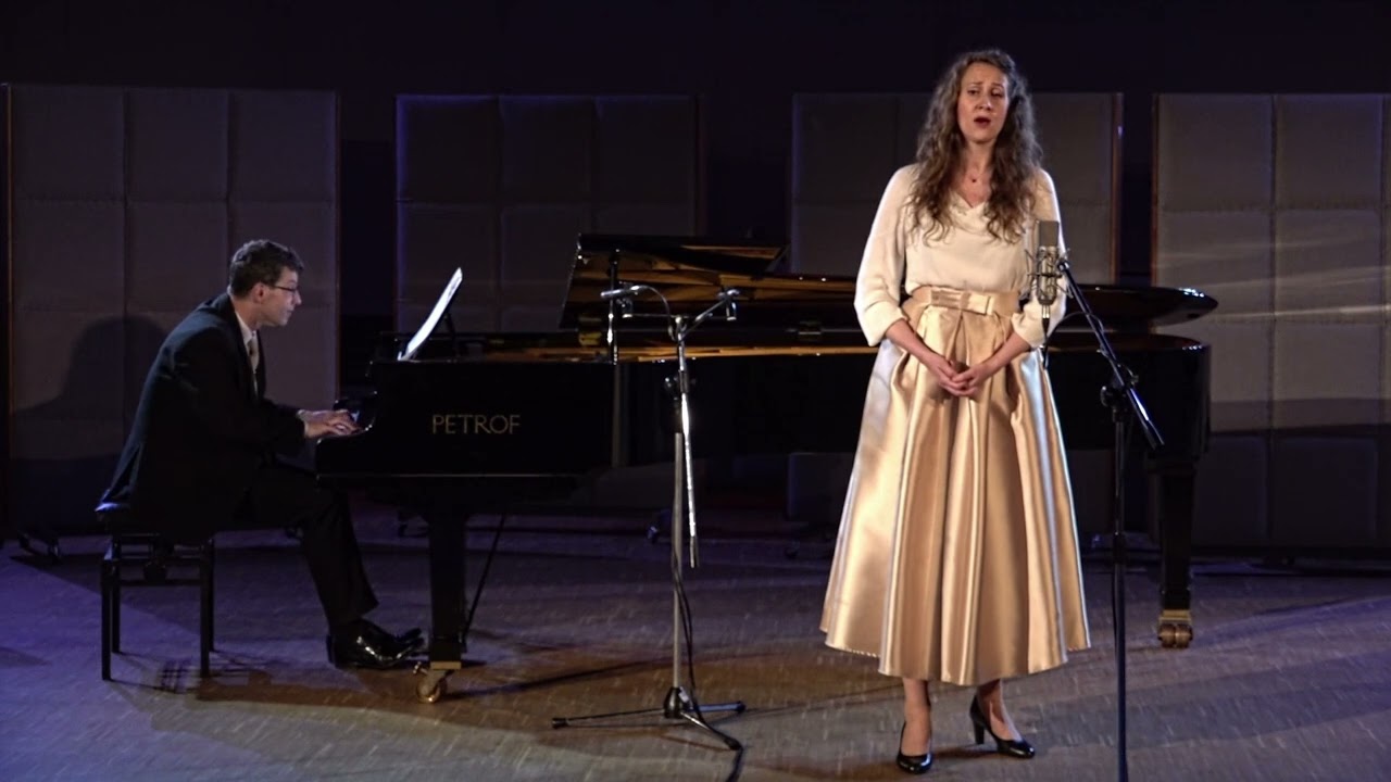 Dominika Škrabalová, Sbohem a šáteček (V. Kaprálová)
