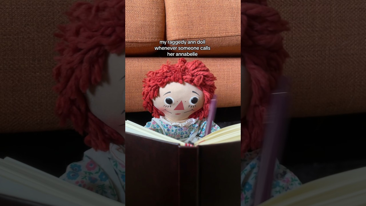 Моя кукла Рэггеди Энн, когда кто-то называет ее Аннабель 😟🔥 #burnbook #annabelle