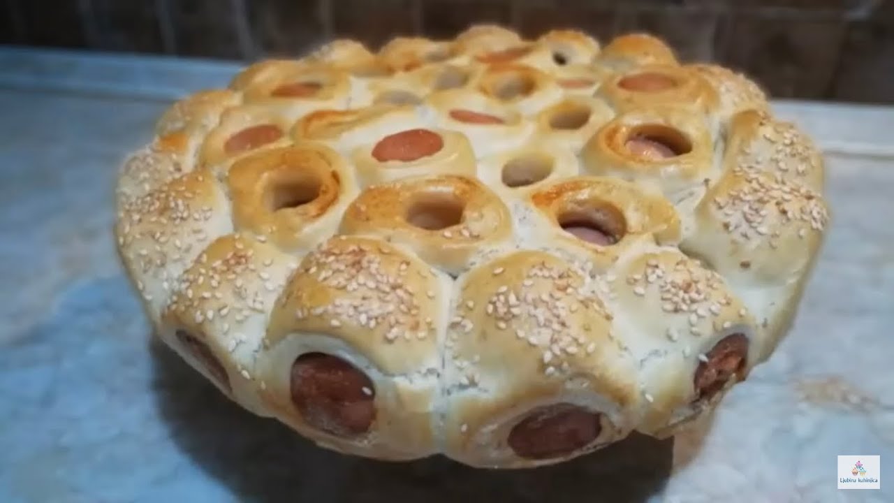 Zanimljiva pogača sa viršlama / Hot dogs pastry pie