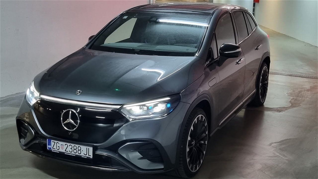 Mercedes EQE SUV - Digital light (Night drive) + Ambient and welcome/follow me home light show