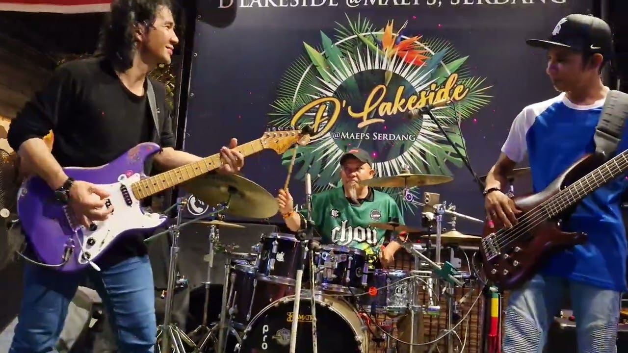 Lagu Langgar Lari(Far Beyond the sun)Achid & Shahrul Ekamatra & Dodex.Liveband Dlakeside Maeps.