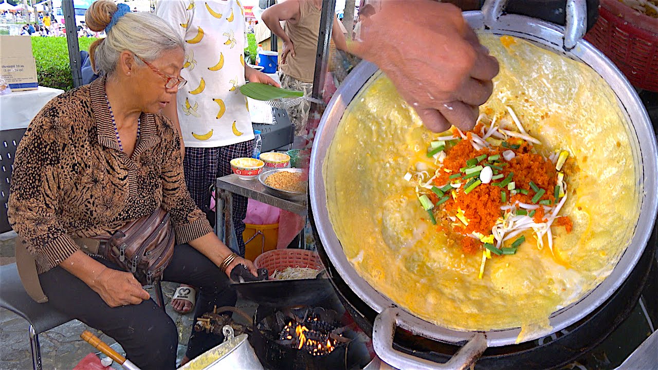 Vietnamese Crepe  Street Food