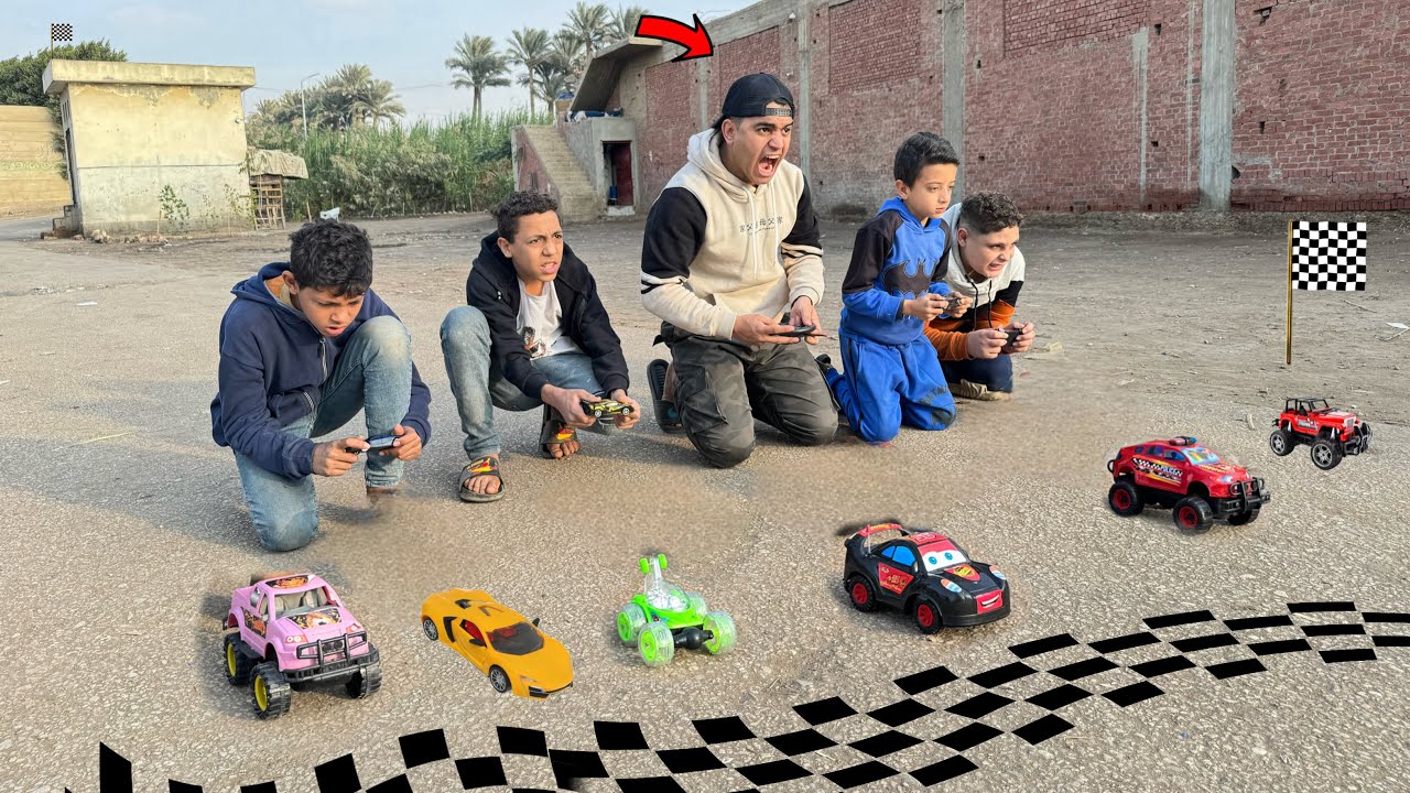 لما اخوك الصغير يعمل سباق عربيات مع صحابو في الشارع 😂|عمر نصر