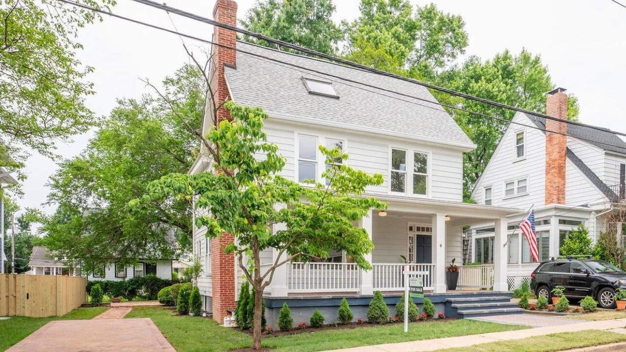 TOUR INSIDE A 100+ Year Old Renovated Farmhouse In Del Ray Alexandria!