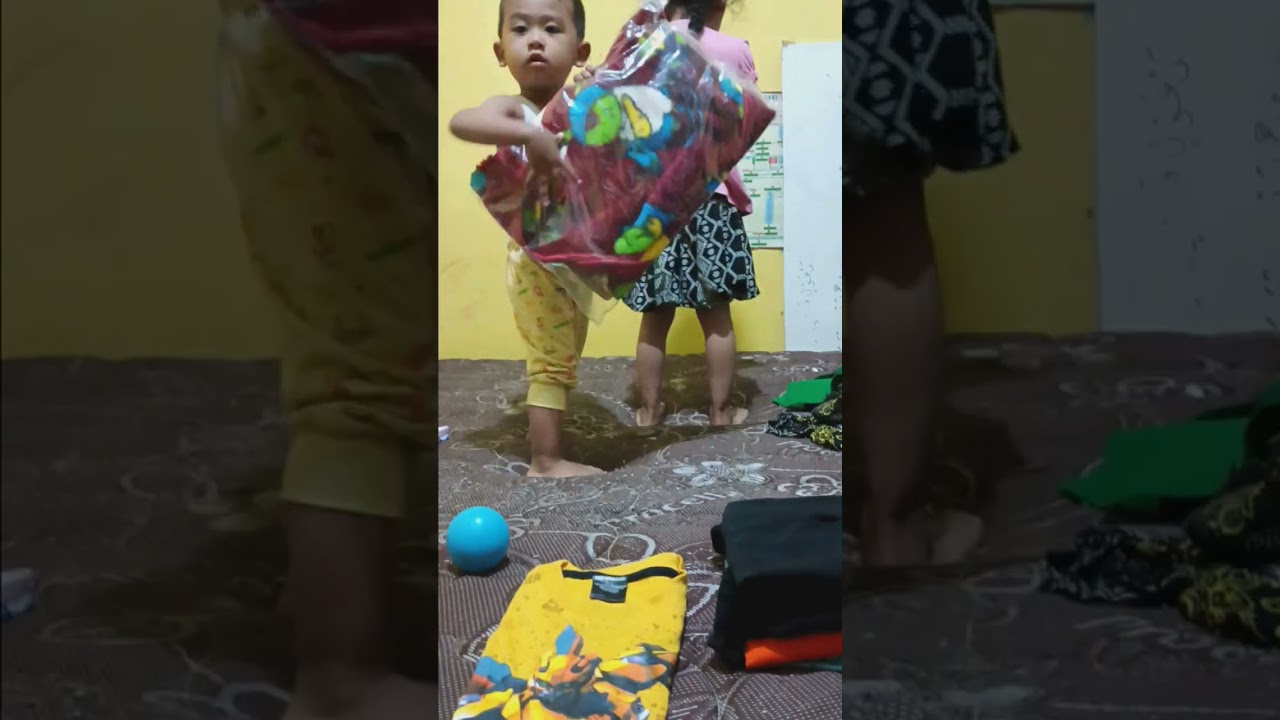 Jadi anak yang sholeh sholehah sayang..(numpang nyimpan video)