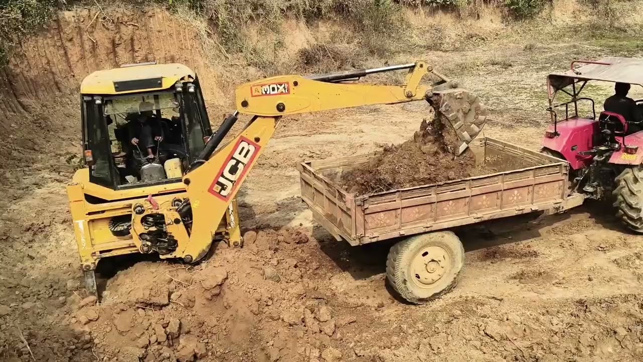 JCB se mitti load kar raha hai tractor mein 🥰🚜🚜
