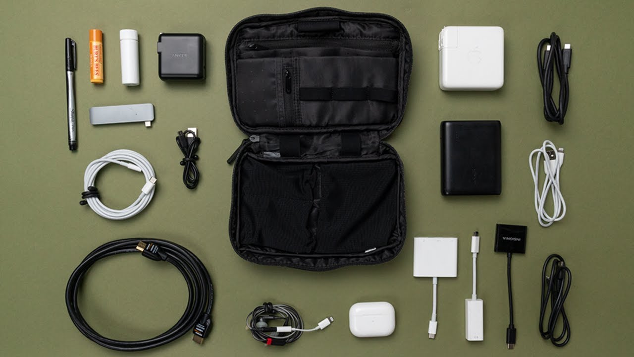 What's In My Tech Pouch | My Everyday Carry For 2021 | EDC Essentials